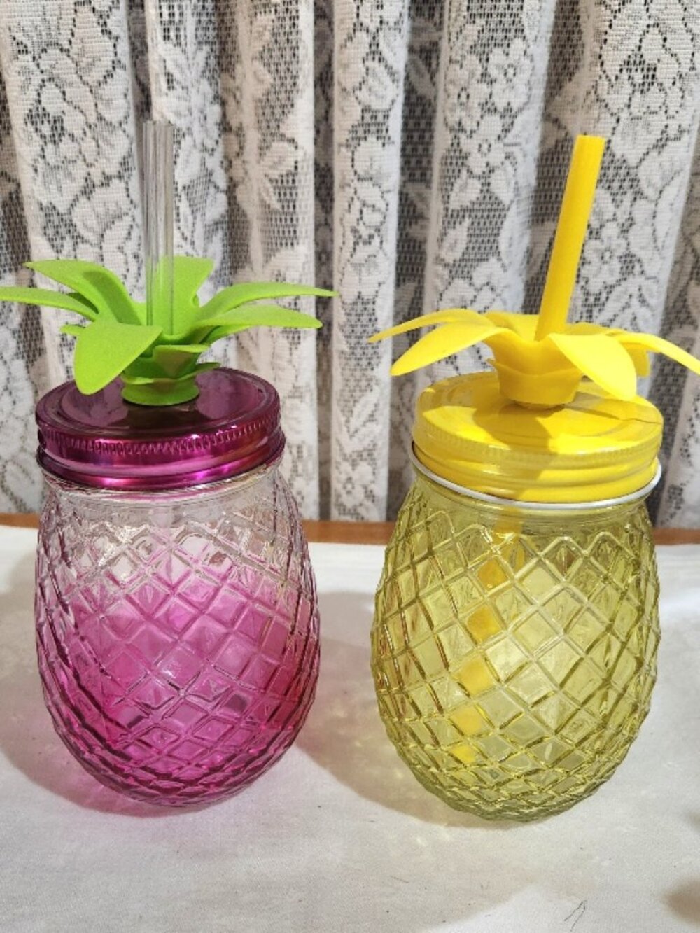 2 New Cabana Living in Paradise Glass Pineapple Drinking Glasses w/Straws